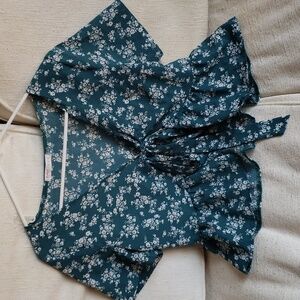 JUNIOR SHIRT SLEEVE TOP, SIZE MEDIUM, GREEN FLOWERY COLOR WITH TIE FRONT